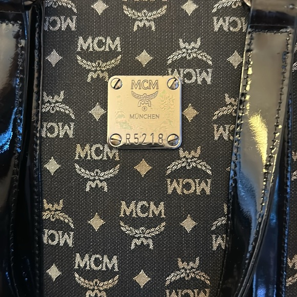 Mcm bag. EUC! Comes with dustbag!!! - Picture 2 of 8